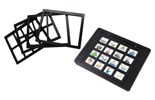Dispositivo AAC portatile con finestra messaggi touchpad in una cornice intercambiabile e controlli di registrazione sul lato.