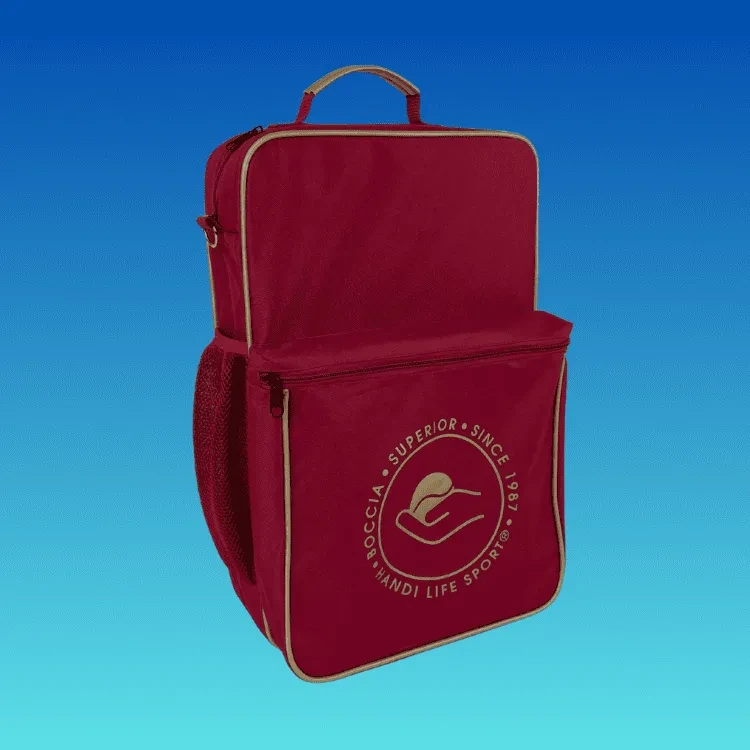 Weinrote Boccia-Rucksack mit goldenem Besatz, großer Fronttasche und seitlicher Netztasche.