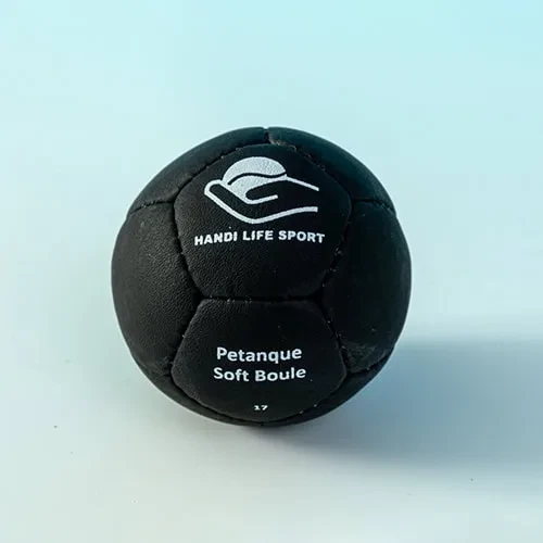 كرة بيتانك سوداء ناعمة واحدة مكتوب عليها "Petanque Soft Boule".