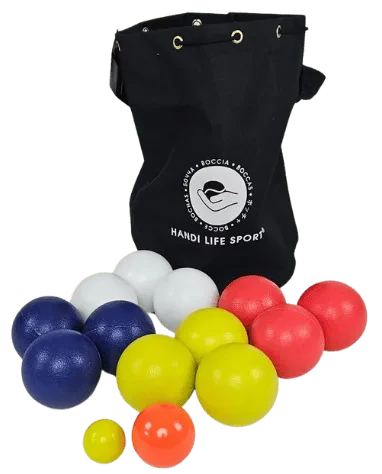 Una borsa nera con bocce da petanque morbide in bianco, blu, giallo e rosso, più palline bersaglio piccole.