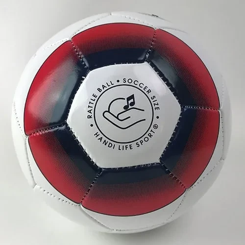 Ein weiß-rot-schwarzer Fußball in Größe 4 mit der Aufschrift Rattle Ball Soccer Size.