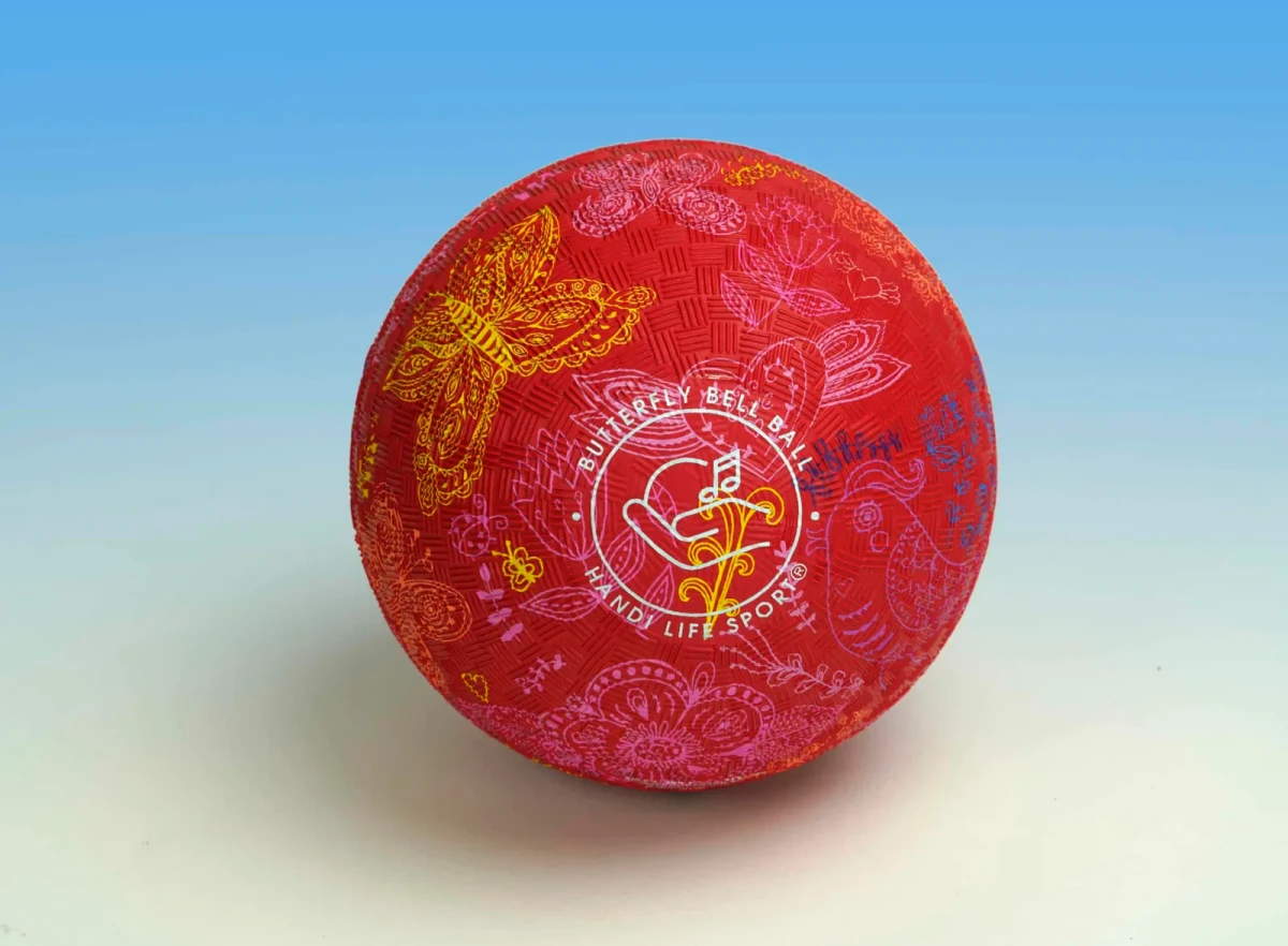 Piccola palla rossa con motivi a farfalle e fiori gialli, contrassegnata con la scritta "Butterfly Bell Ball".