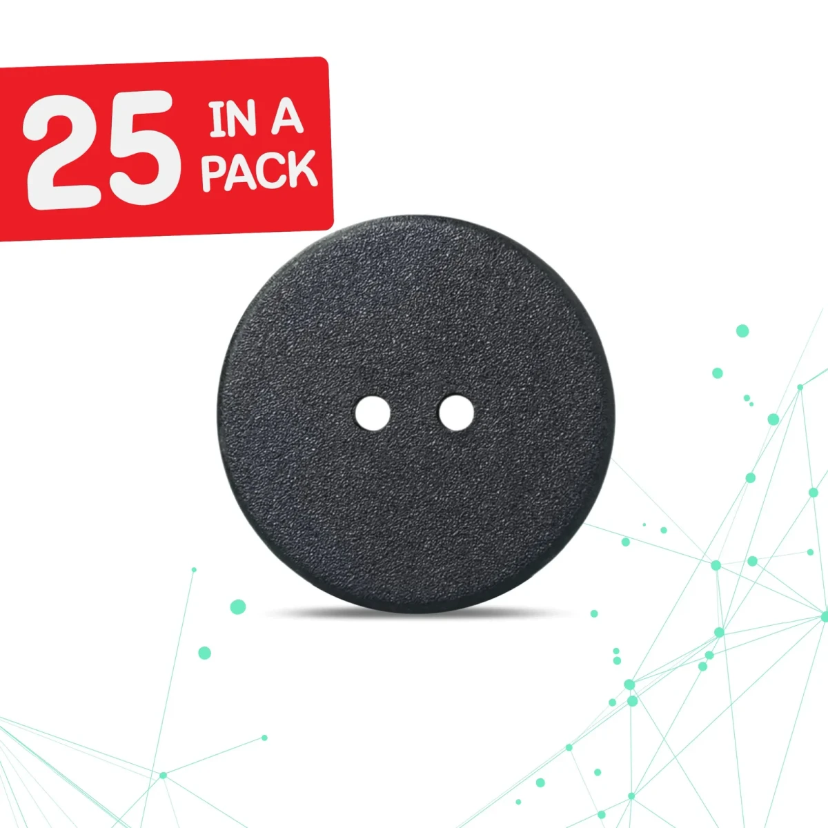Ein einzelner Speechlabel Wäsche-NFC-Knopf: ein runder, strukturierter schwarzer Stoffknopf mit zwei Nählöchern in der Mitte, abgebildet auf weißem Hintergrund mit rotem Abzeichen '25 Stück pro Packung'.