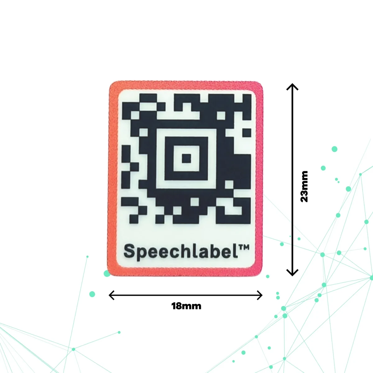 ملصق رمز QR رفيع واحد من Speechlabel معروض على خلفية بيضاء، مع أسهم توضح أن عرضه 18 ملم وارتفاعه 23 ملم.