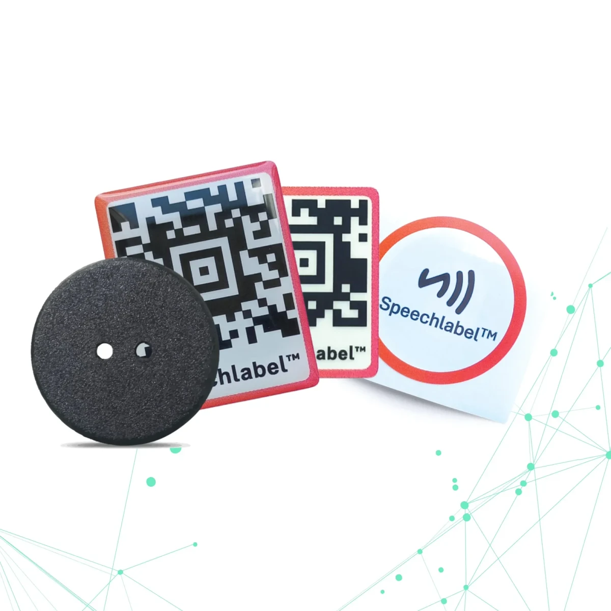 مجموعة من أنواع ملصقات Speechlabel: زر غسيل NFC أسود دائري، وملصق رمز QR سميك، وملصق رمز QR رفيع، وملصق NFC دائري للمس يحمل رمز الاتصال اللاسلكي.