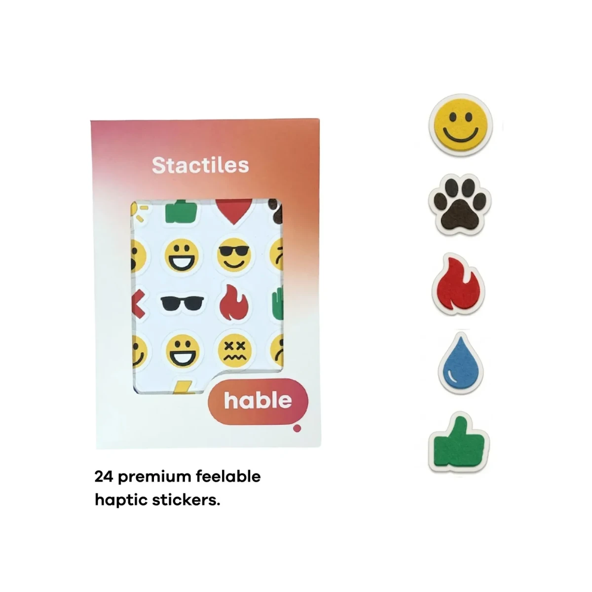 Il foglio Hable Stactiles Emojis mostrato nella sua scatola arancione, accanto a una fila verticale di cinque adesivi ingranditi: una faccina sorridente gialla, un'impronta di zampa marrone, una fiamma rossa, una goccia d'acqua blu e un pollice in su verde. Il testo recita: 24 adesivi tattili premium percepibili al tatto.