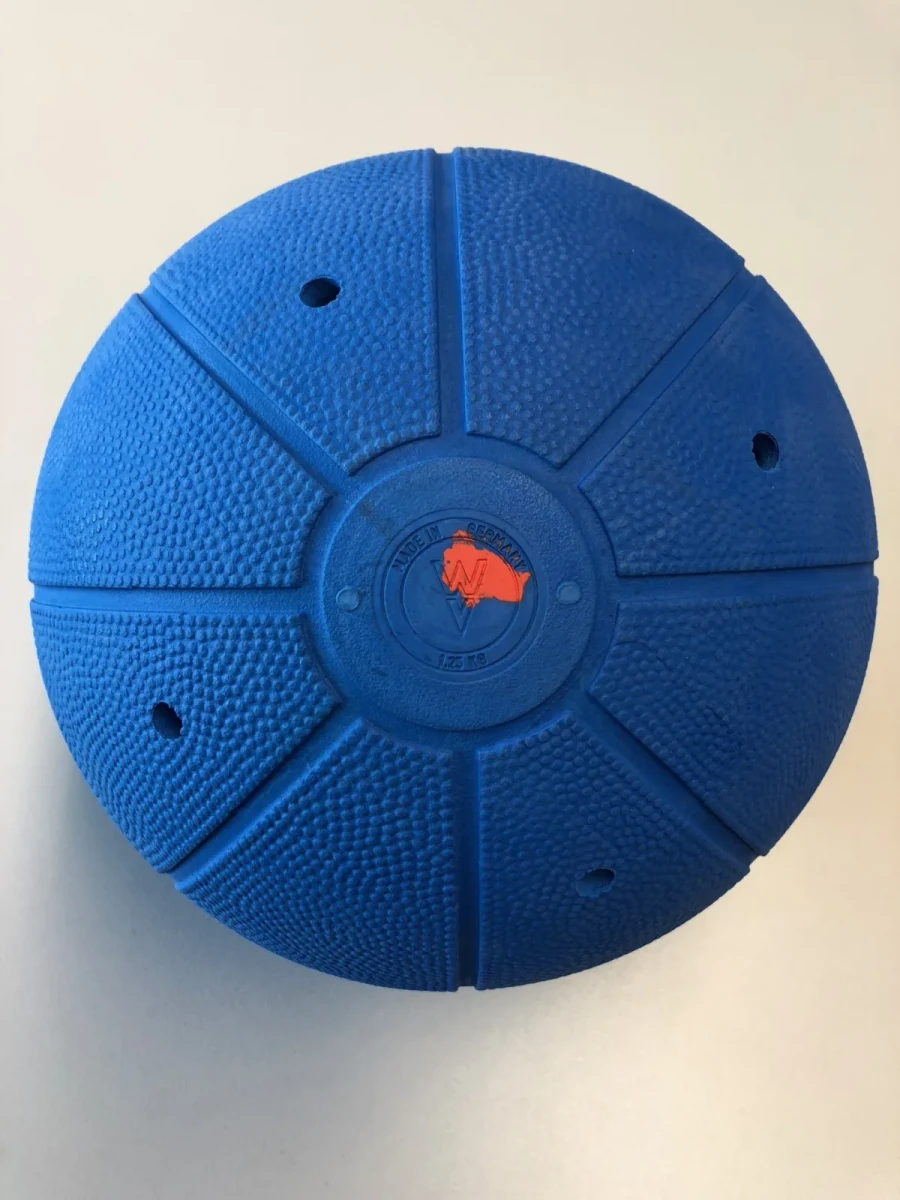 The official goalball seen from above, its central medallion stamped “MADE IN GERMANY” and “1.25 KG”.
