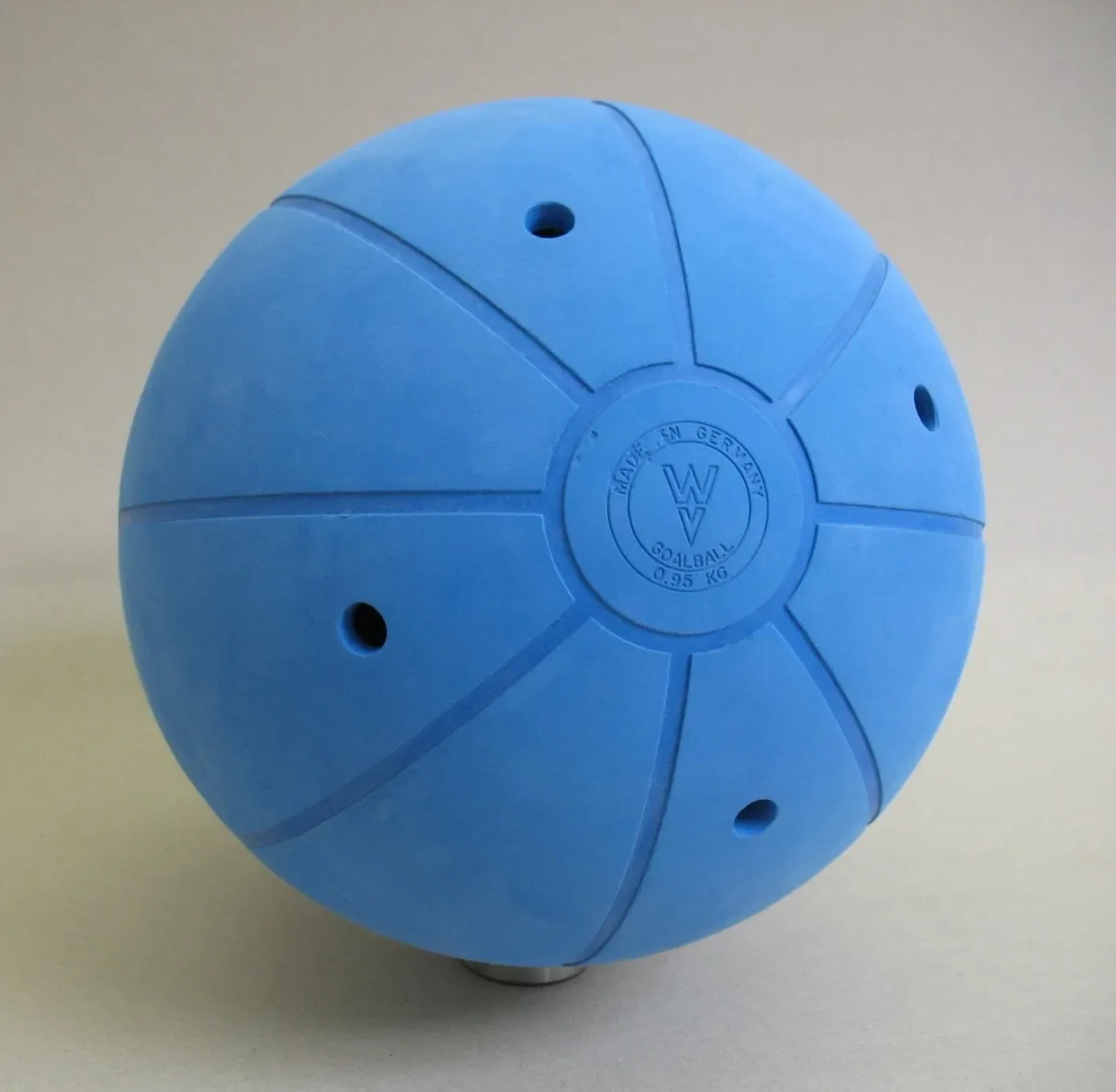 The lighter junior goalball, its medallion reading “WV GOALBALL 0.95 KG”.
